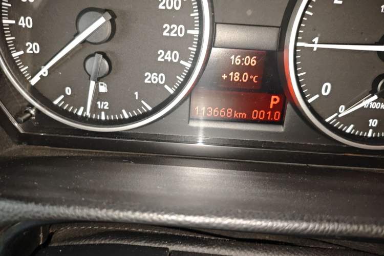 Used BMW 3 Series 2009 320i two-door coupe Odometer Close Up