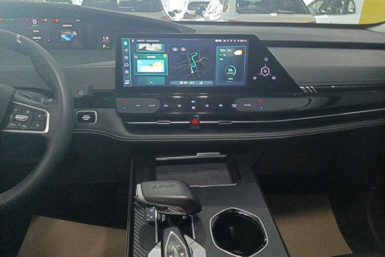 Used Changan UNI-K 2023 2.0T Two-Wheel Drive YueShang Trim
