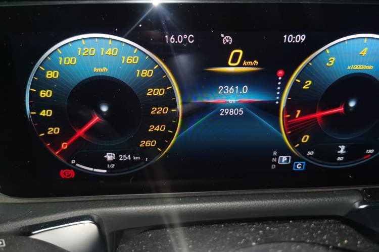 Used Mercedes-Benz GLB 2020 GLB 180 Fashion Model Odometer Close Up