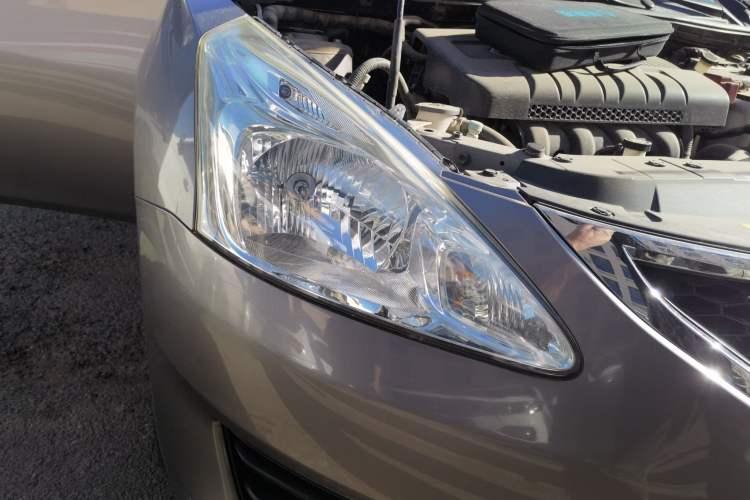 Used Nissan Tiida 2011 1.6L Manual Smart Version
