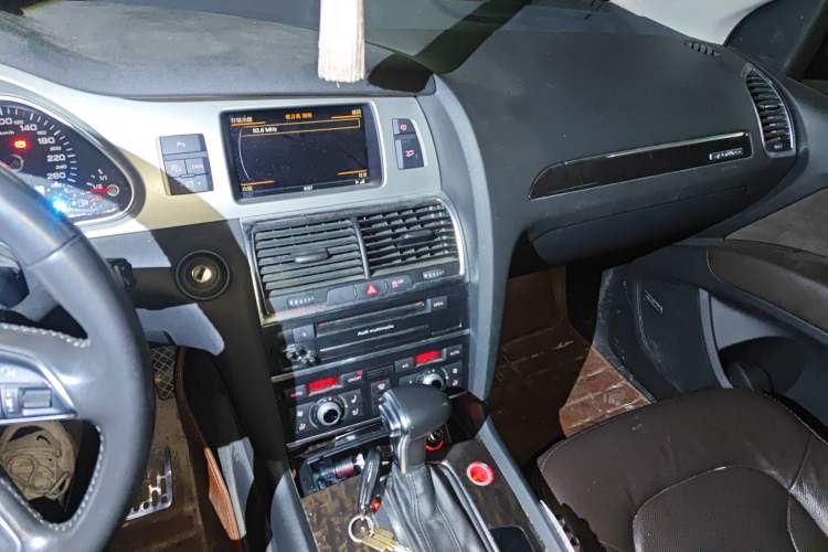 Used Audi Q7 2014 35 TFSI Sport Edition Audio And AC Panel