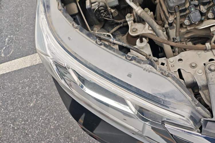 Used Honda CR-V 2016 2.0L Two-Wheel Drive Classic Edition Right Front Headlight