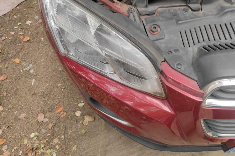 Used Chevrolet Trax 2014 1.4T Automatic Two-Wheel Drive Luxury Model Right Front Headlight