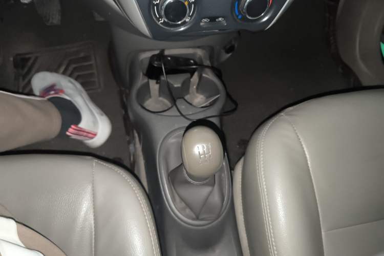 Used Nissan Sunny 2014 1.5XE Manual Elite Edition Gear Lever