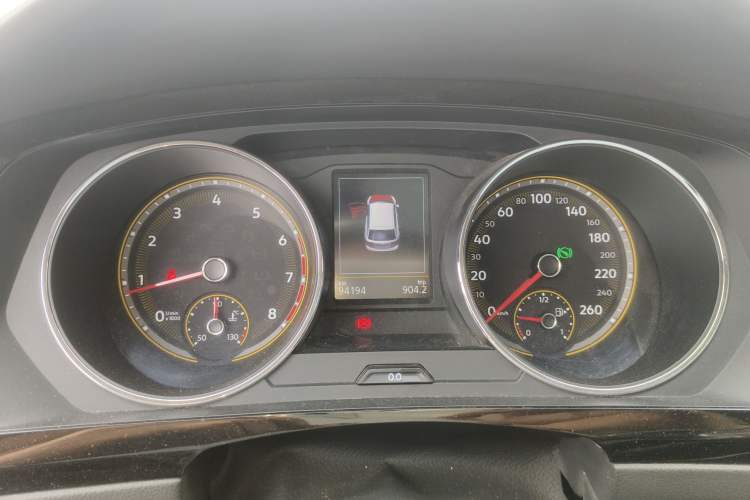 Used Volkswagen Tiguan L 2019 380TSI Automatic All-Wheel Drive Luxury Edition with 7 Seats China VI Standard Instrument Cluster