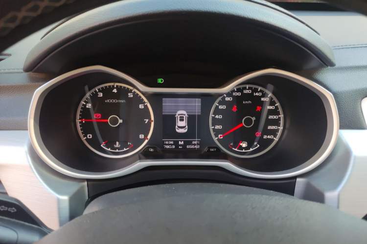 Used Geely Auto Emgrand X7 Sport 2016 2.0L Manual ZhiShang Version Instrument Cluster