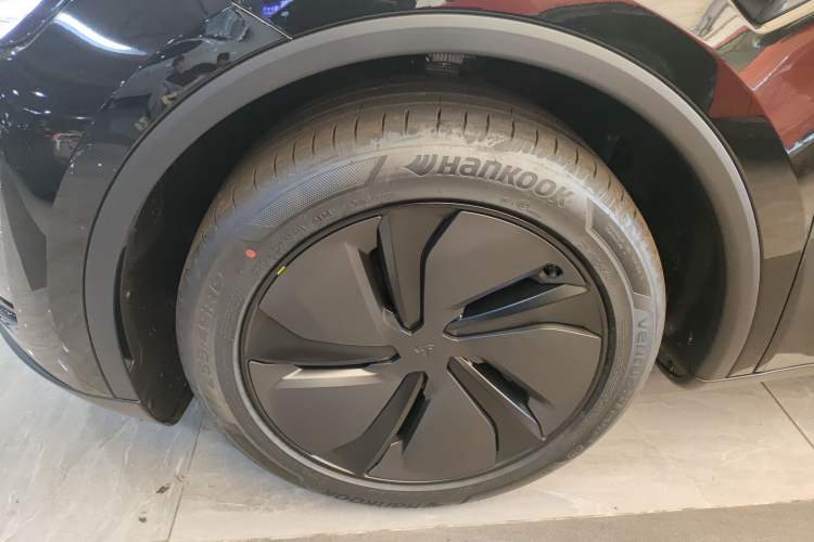 Used Tesla Model Y 2026 Long-Range All-Wheel-Drive Model
