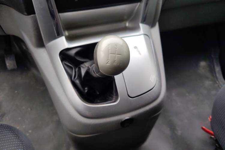 Used Foton Scenic G5 2020 2.4L Commercial Version Long-Wheelbase Flat-Roof 6-Seater Multi-Purpose Passenger Vehicle 4K22D4M