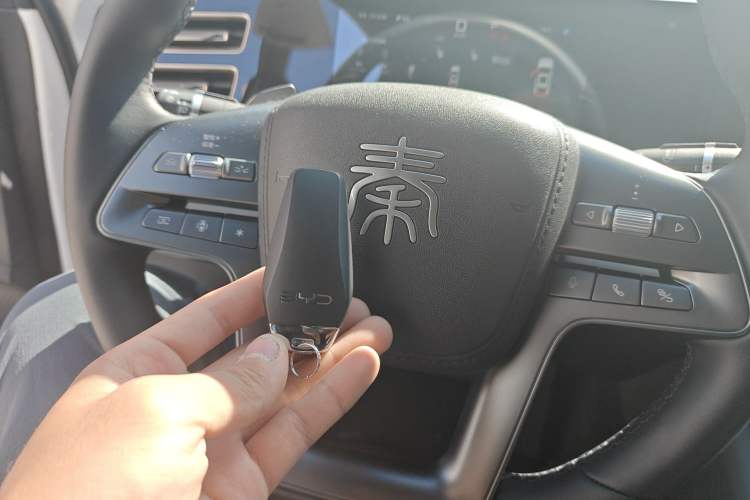 Used BYD Qin L 2025 DM-i Smart Drive 120KM Leading Model Vehicle Key