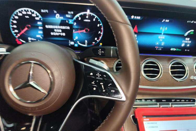 Used Mercedes-Benz E-Class 2022 Second Facelift E 300 L Luxury Edition Gear Lever