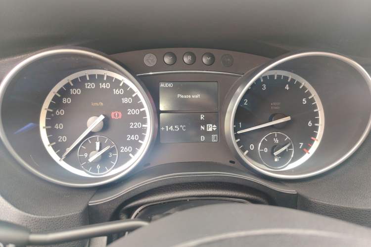 Used Mercedes-Benz R-Class 2017 R 320 4MATIC Business Edition Prestige Model