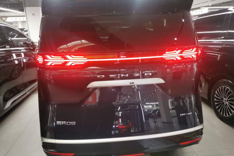 Used Denza D9 2022 DM-i 970 Four-Wheel Drive Prestige Model