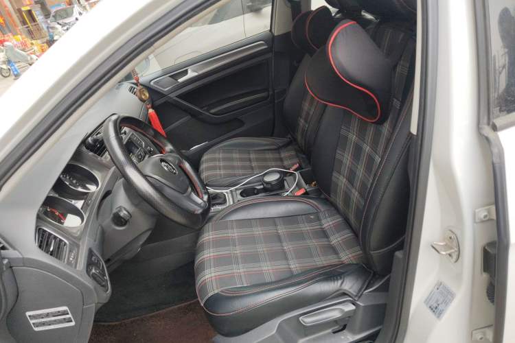 Used Volkswagen Golf 2016 1.6L Automatic Fashion Model