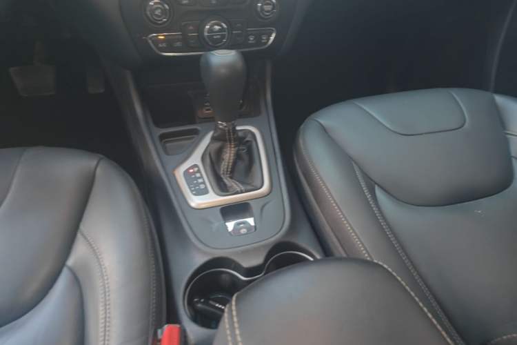 Used Jeep Cherokee 2016 2.0L Superior Edition