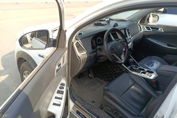 Used Hyundai Tucson 2018 1.6T Dual-Clutch Two-Wheel Drive 15th Anniversary Special Edition
