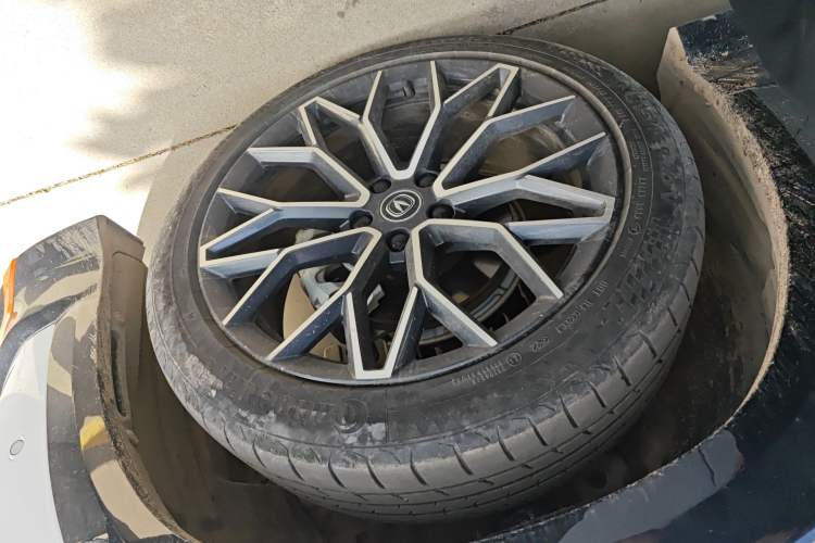 Used CHANGAN UNI-T 2022 1.5T Flagship Edition Right Front Wheel Hub