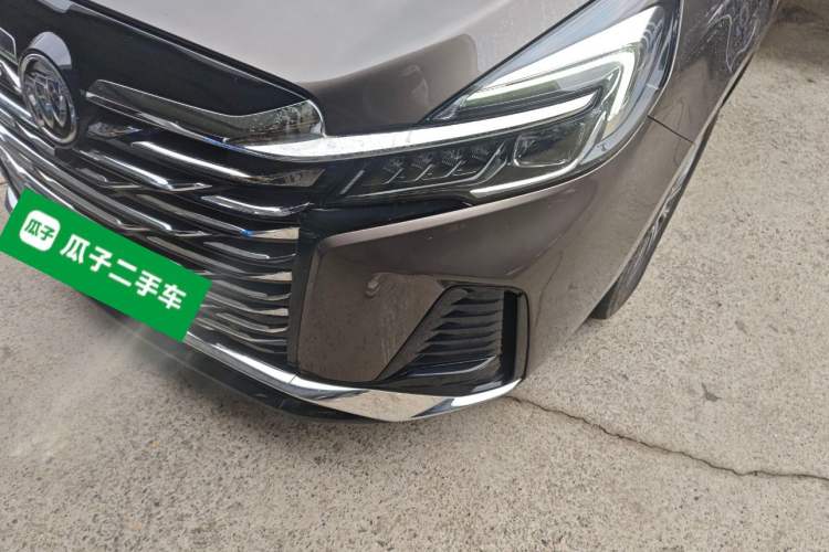 Used Buick GL8 2023 Facelifted Land Cruiser Executive Luxury Version
