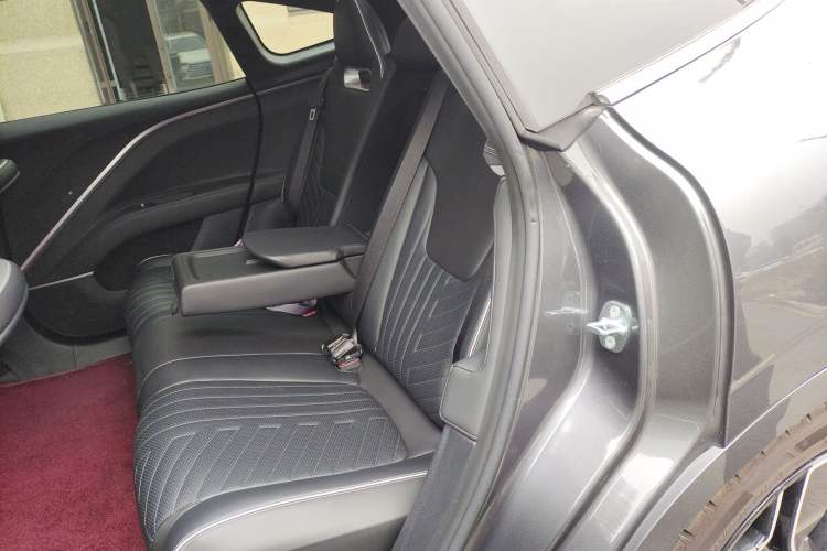 Used Avatr 11 2023 Harmony 90-degree Rear-wheel Drive Business Edition Left Rear Seat