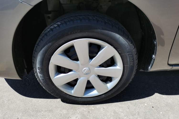 Used Nissan Sunny 2015 1.5XE Manual Comfort Edition Left Front Wheel Hub