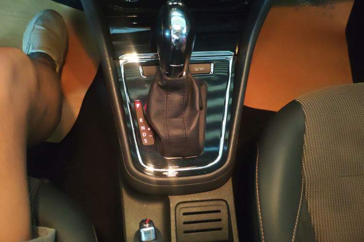 Used Volkswagen C-TREK 2017 230TSI DSG Comfort Version Gear Lever