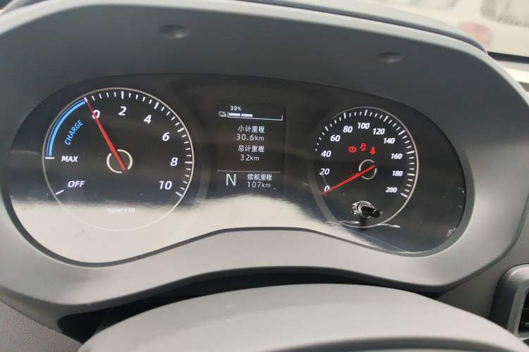 Used Wuling Yangguang 2024 300KM Comfort Version Passenger Van 75kW