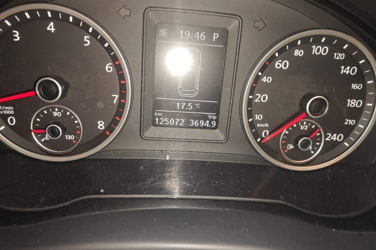 Used Volkswagen Tiguan 2010 1.8TSI Automatic All-Wheel-Drive Elite Edition Odometer Close Up