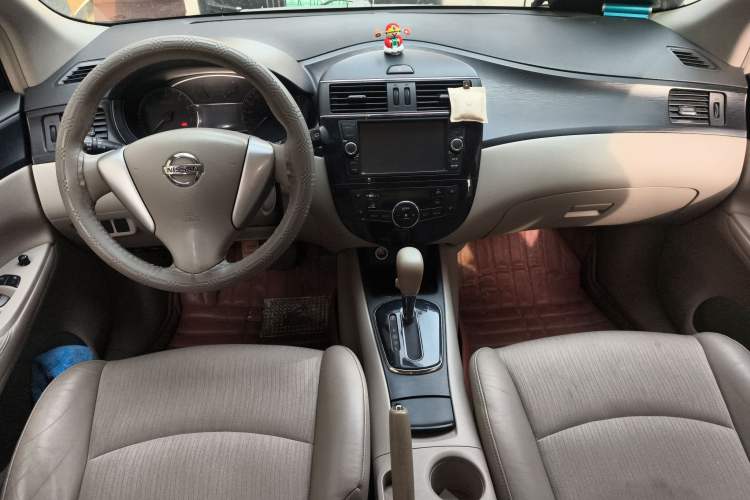 Used Nissan Tiida 2011 1.6L CVT Smart Version Center Console