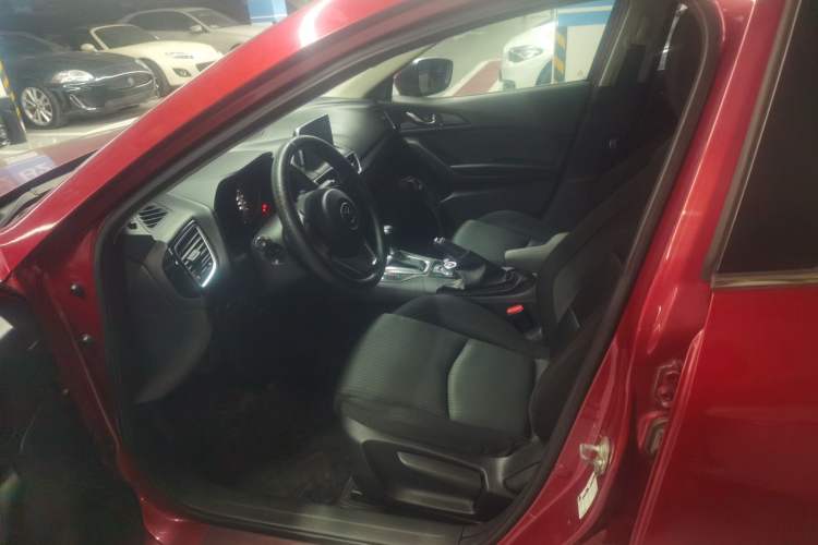 Used Mazda 3 Axela 2016 Sedan 1.5L Automatic Comfort Model