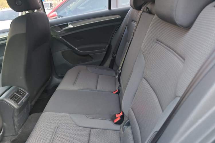 Used Volkswagen Golf 2017 1.6L Automatic Comfort Million-Vehicle Anniversary Edition
