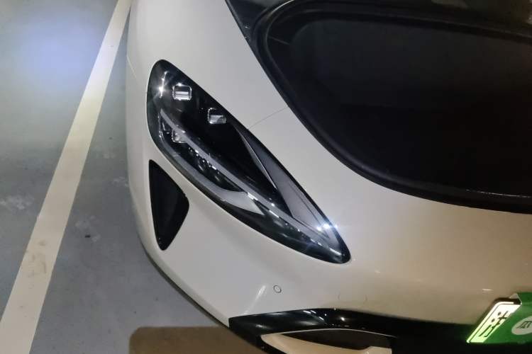 Used Xiaomi Auto SU7 2024 Four-Wheel Drive Ultra-Long Range Advanced Intelligent Driving Max Edition Right Front Headlight