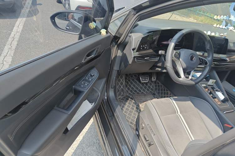 Used Volkswagen Golf 2023 280TSI DSG R-Line Lite Driver Seat