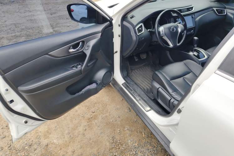 Used Nissan X-Trail 2014 2.0L CVT Comfort Edition 2WD Driver Seat