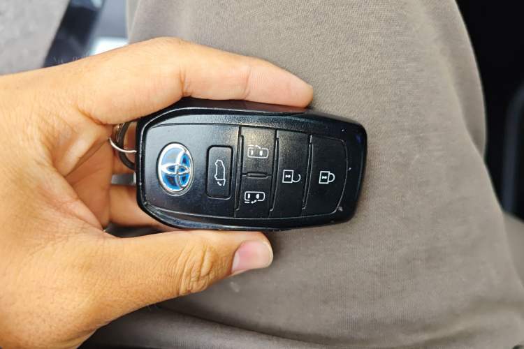 Used Toyota Granvia 2022 2.5L Hybrid Premium Edition
