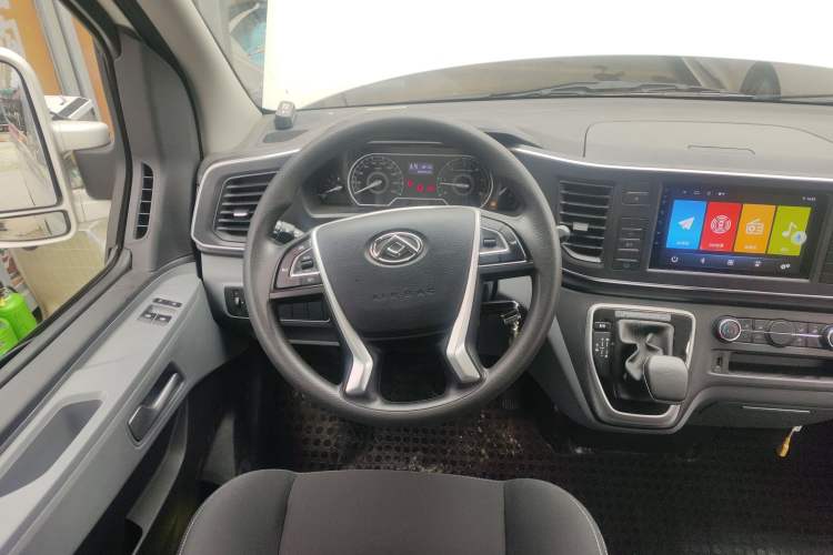 Used SAIC MAXUS Xintu V80 2023 2.0T AMT Classic Aoyuntong Power Version Long Wheelbase Mid-Roof Design 6/7/8/9-Seater