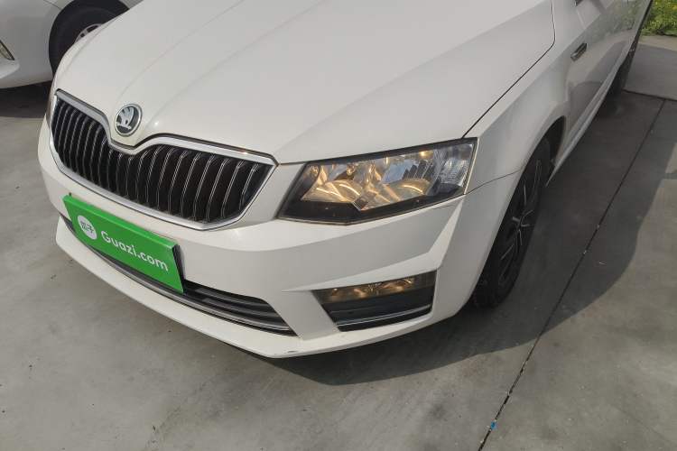 Used Skoda Octavia 2017 1.6L Manual Smart Drive Edition Left Front Headlight