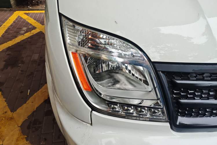 Used SAIC MAXUS Xintu V80 2021 2.0T Manual Classic Aoyuntong Short Wheelbase Mid-Roof 5/6-Seater