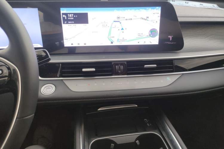 Used Chery Tiggo 8 PRO 2024 Champion Edition 290T Two-Wheel Drive Shining Version 5 Seats
