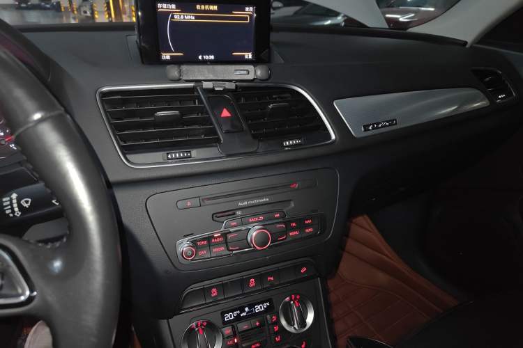 Used Audi Q3 2015 35 TFSI quattro Technology Edition Audio And AC Panel