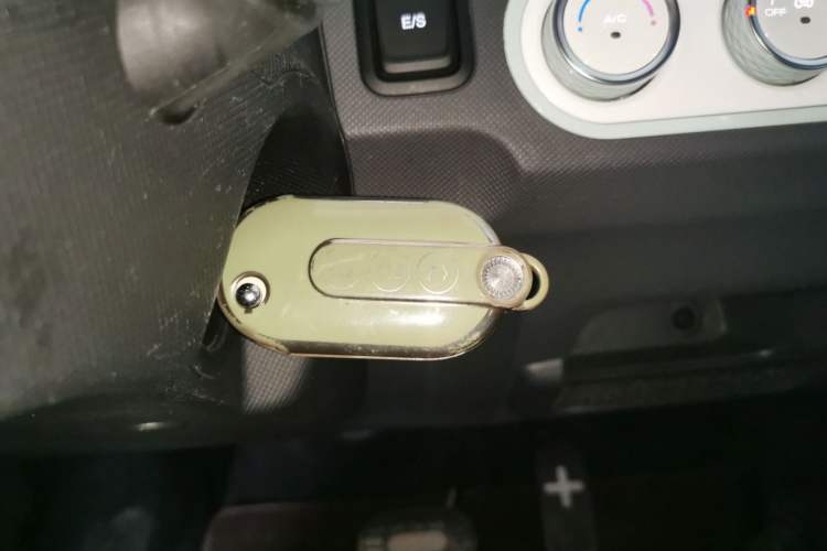 Used Wuling Hongguang MINIEV 2022 Macaron Premium Model – Lithium Iron Phosphate Interior 1