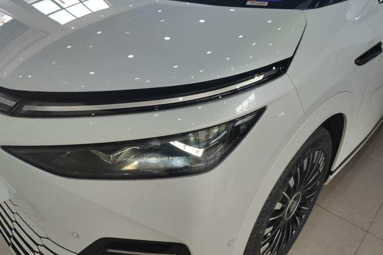 Used XPeng X9 2025 740 Ultra-Long Range Max Left Front Headlight