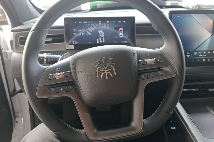 Used BYD Qin PLUS 2025 DM-i Smart Drive 120KM Superior Model Steering Wheel