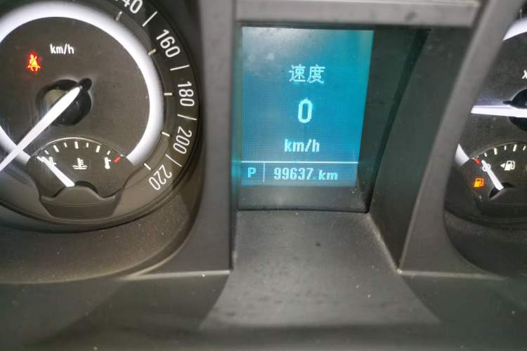 Used Buick GL8 2018 28T Luxury Model China VI Standard Odometer Close Up