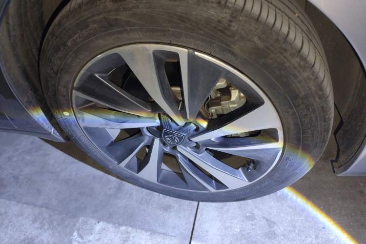 Used Peugeot 408 2022 1.6T Light-Chasing Edition Right Front Wheel Hub