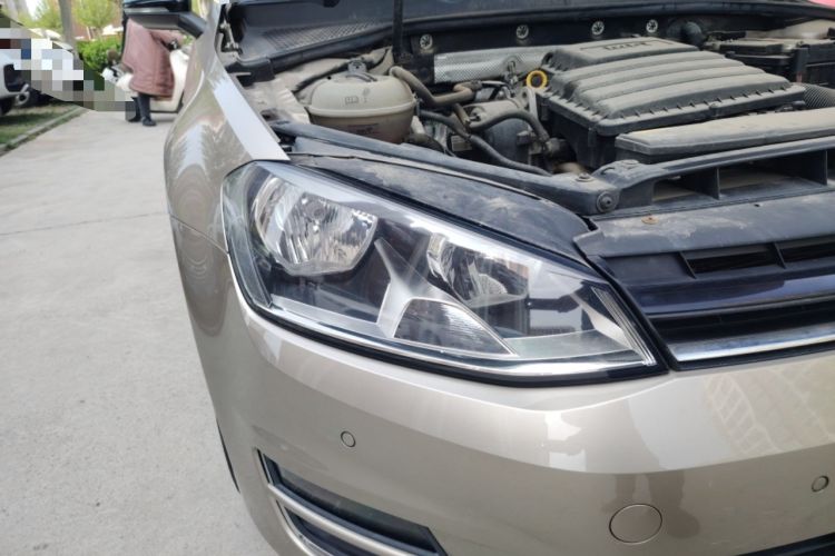 Used Volkswagen Golf 2017 1.6L Automatic Comfort Million-Vehicle Anniversary Edition Right Front Headlight