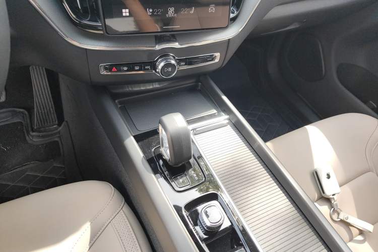 Used Volvo XC60 2026 B5 4x4 Smart Luxury Edition
