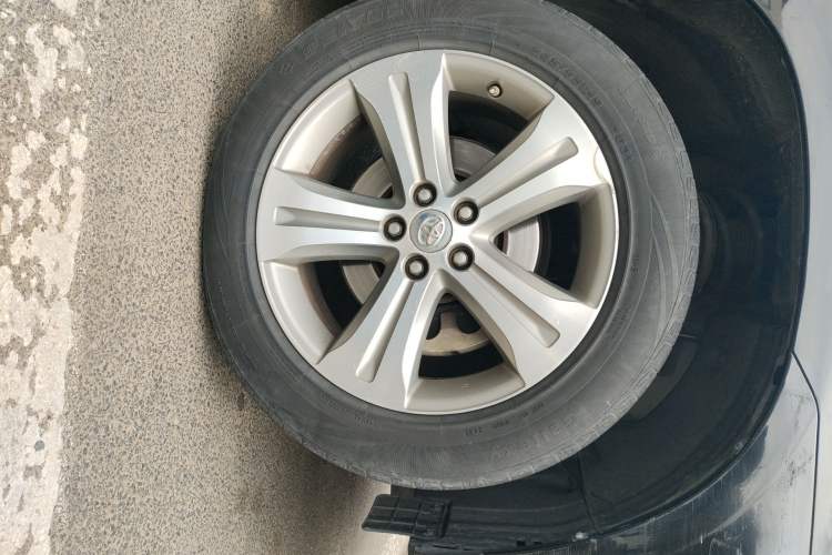 Used Toyota Highlander 2012 2.7L Two-Wheel Drive 7-Seater Luxury Edition Right Front Wheel Hub