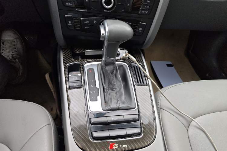 Used Audi A4L 2013 30 TFSI Automatic Comfort Model Gear Lever