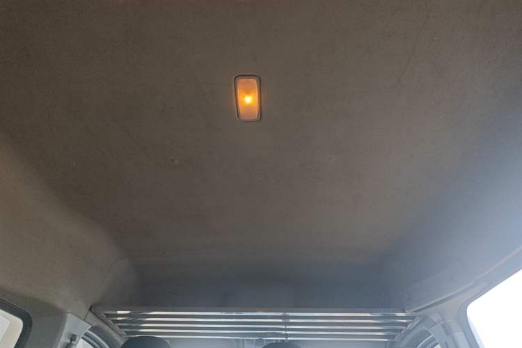 Used SAIC MAXUS Xintu V80 2021 2.0T Manual Classic Aoyuntong 127 PS Mid-axle Mid-roof 6/7/8/9-Seater