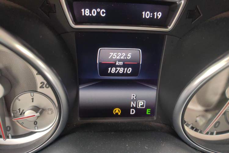 Used Mercedes-Benz GLA 2015 GLA 220 4MATIC Fashion Model Odometer Close Up