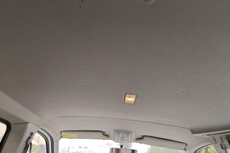 Used SAIC MAXUS Xintu V80 2018 2.5T 6-speed manual Aoyuntong short-wheelbase ultra-low roof 5- or 6-seat model